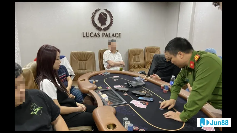 Ông trùm Poker với kỹ năng chuyên nghiệp Ông trùm Poker với kỹ năng chuyên nghiệp